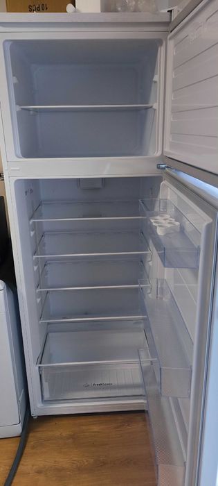 Frigorífico Indesit 437L + Máquina Lavar Loiça 14 Talheres Como Novo