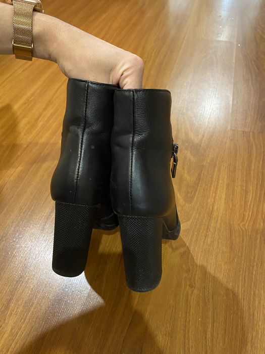 Шкіряні чоботи 37 розмір