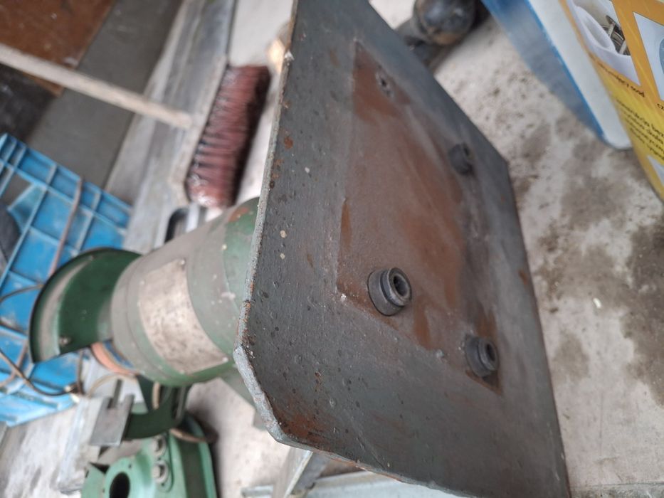 Szlifierka stołowa z stojakiem.