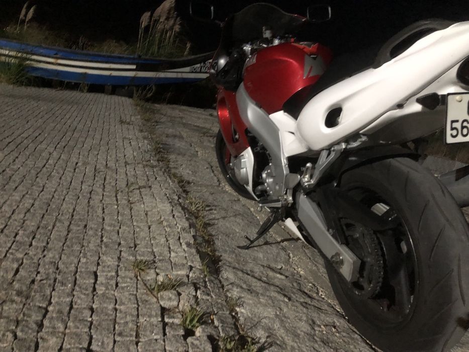 Vendo moto Yamaha thundercat 600