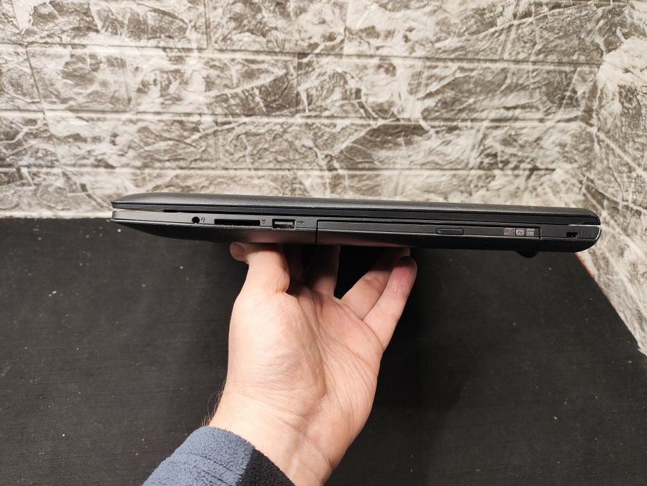 Lenovo G70-35 17.3"