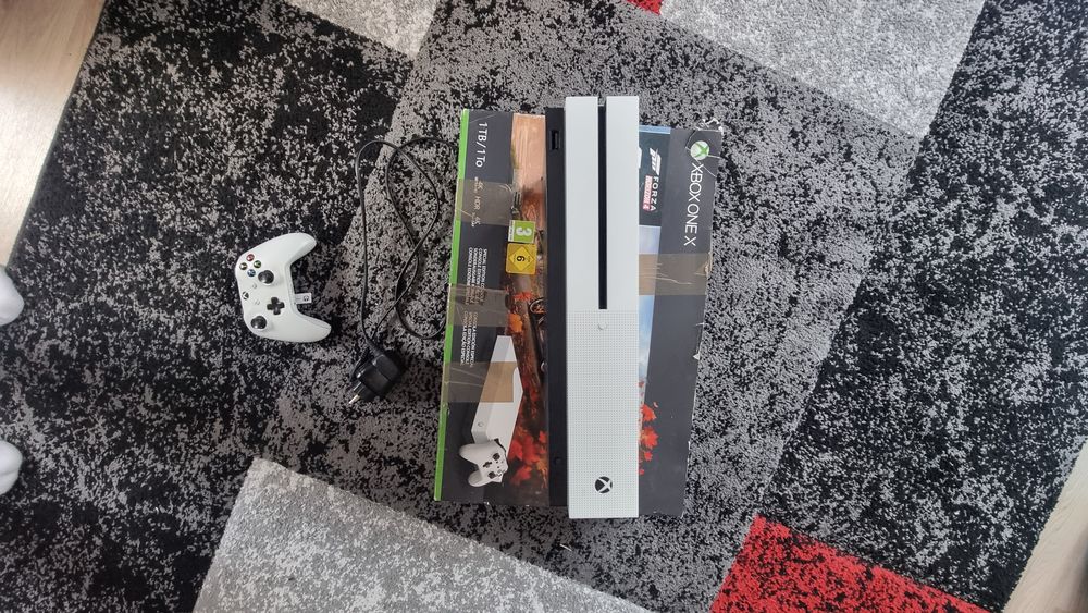 Xbox One S 1TB dorby stan