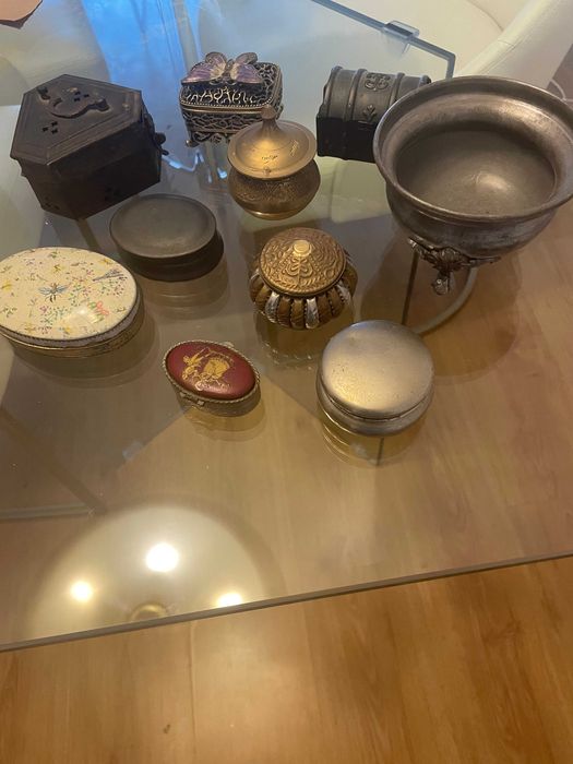 10 caixinhas de coleção, de metal (formatos variados)