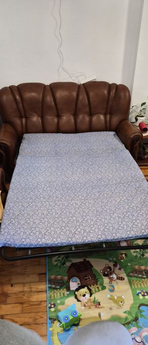 Sofa cama com dois cadeiroes
