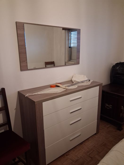 Mobilia Quarto de casal c comoda e espelho