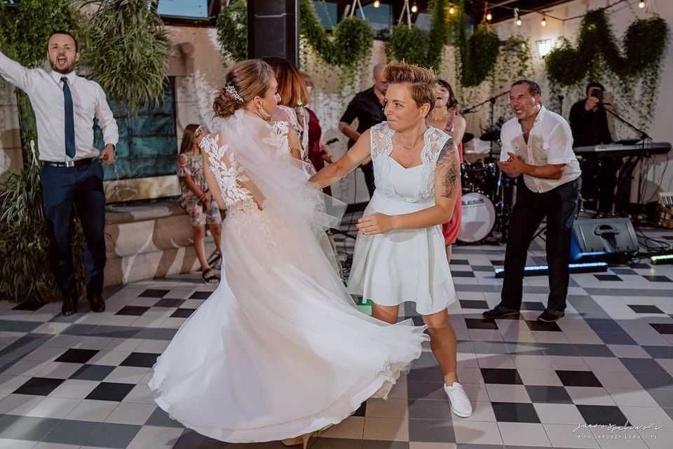 suknia ślubna z salonu bardzo ładna