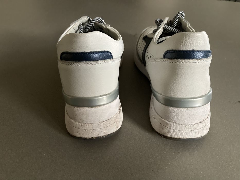 Buty sportowe białe, r. 36