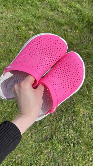 Яскраві рожеві крокси лайтрайд Literide electric pink