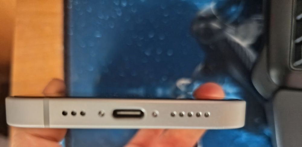 Apple iPhone 16e jak nowy