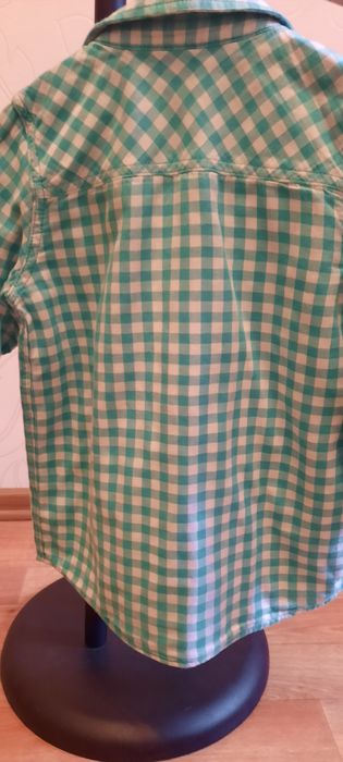 Продам рубашку на мальчика 5-6 лет