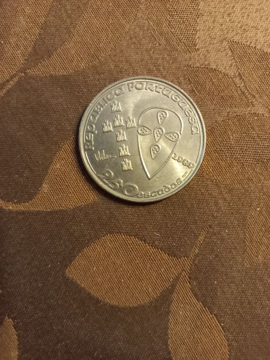 Moeda de 250 escudos muito antiga