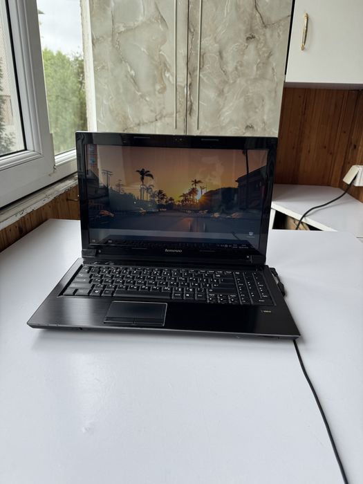 Lenovo V560 15.6" i3-310M 2/4 / 2GB ОЗУ /500GB HDD