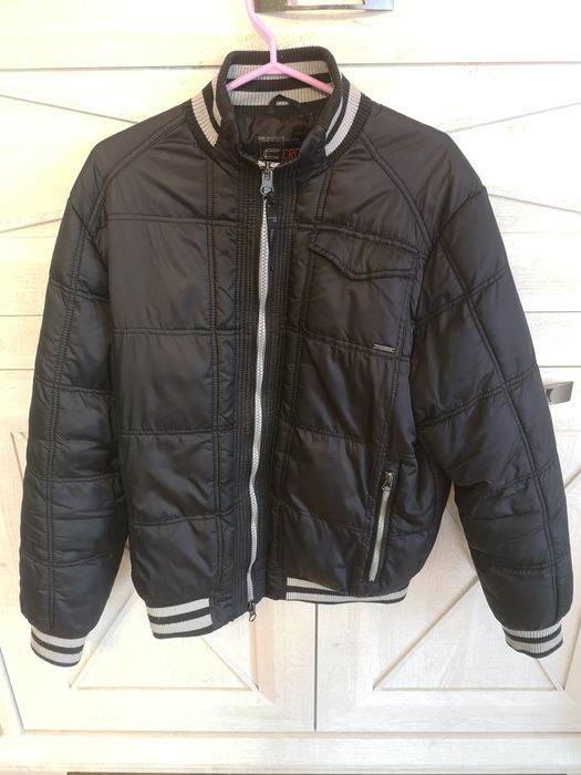 Czarna kurtka bomberka Cropp – Rozmiar L – Stan bdb