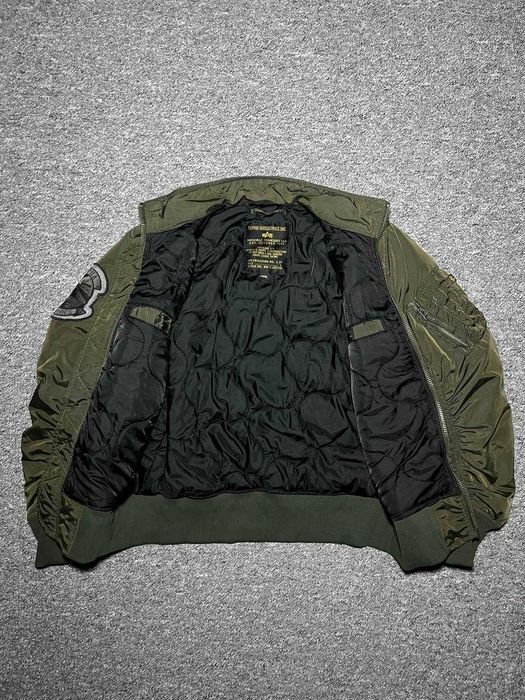 Чоловічий бомбер ALPHA INDUSTRIES Engine Jacket CWU - Розмір L