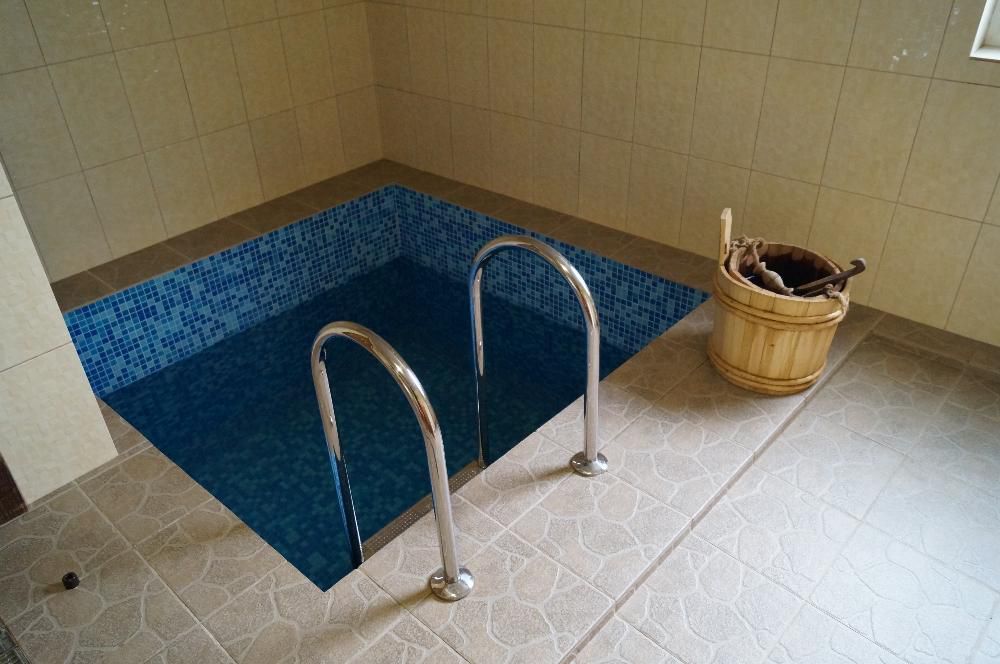 Сауна Баня Лазня Чан з краєвидом на Петрос Котедж Проживання Ясіня