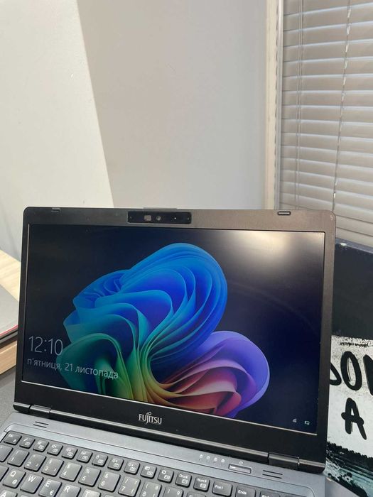 Fujitsu LifeBook U7311: тонкий, легкий, з LTE/4G для роботи у дорозі