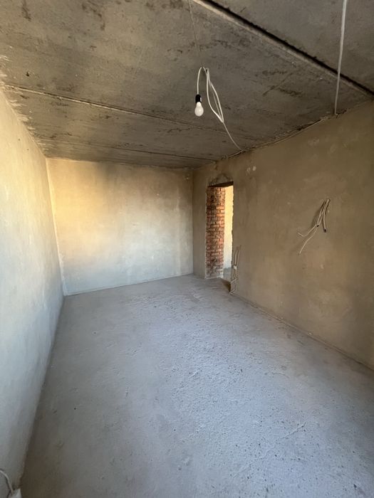 Продам 3-х кімнатну квартиру в зданому будинку.