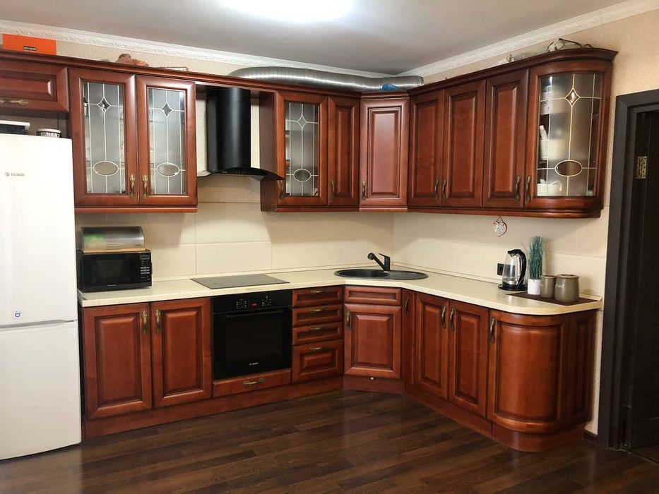 Продам 2 комн разд с хорошим рем и мебелью ЖК Чайка Лобановского