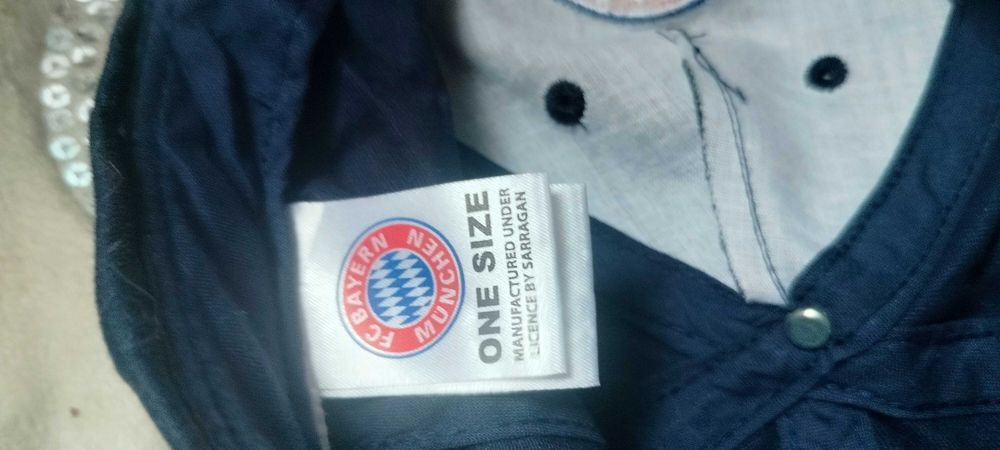 Nowa czapka z daszkiem Bayern Monachium