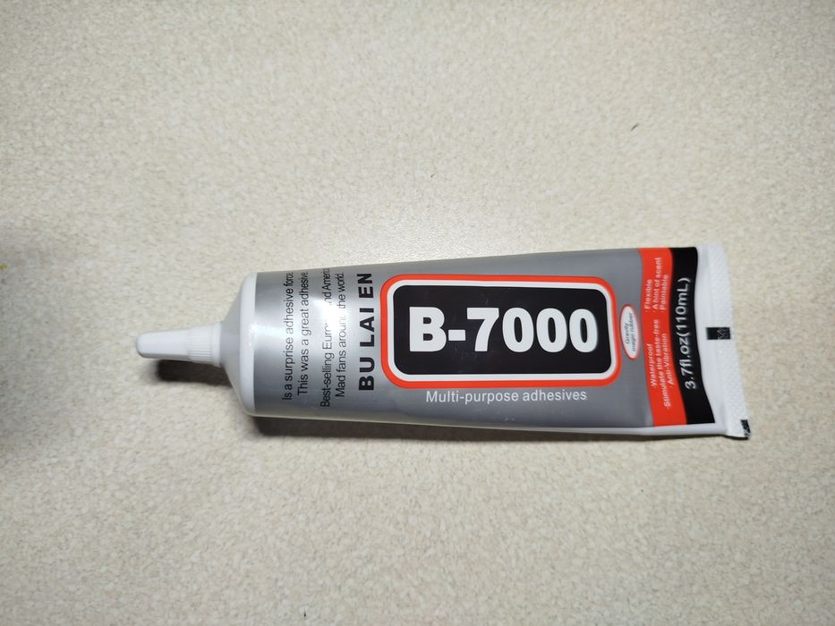 Klej do montażu ekranów w smartfonach