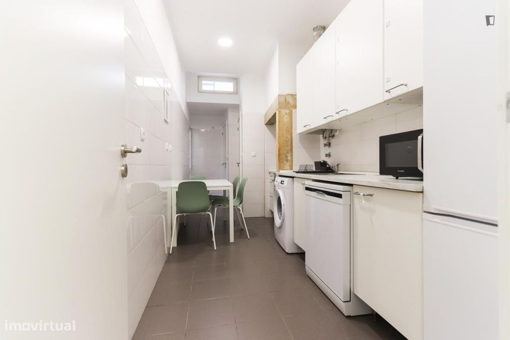 Quarto - localizado em Penha Lisbon