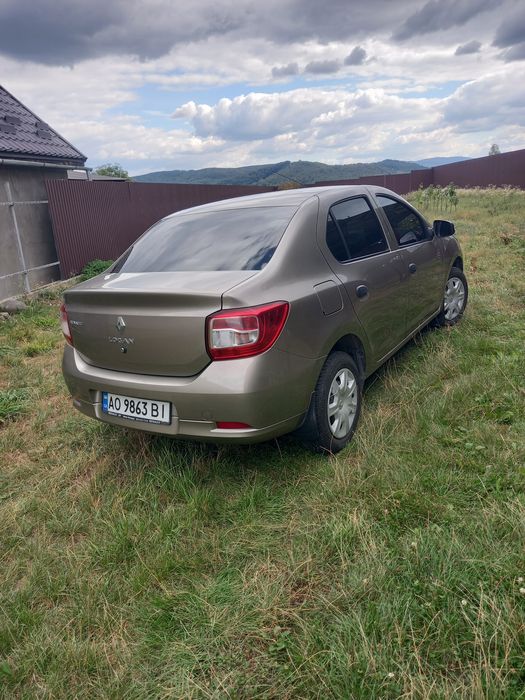 Renault Logan 2013.