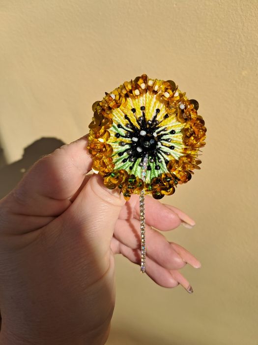 Брошка ручної роботи «Оберіг Мотанка» у рожевих тонах