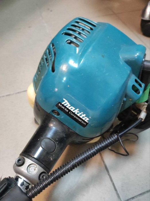 Бензокоса Makita EM2500U