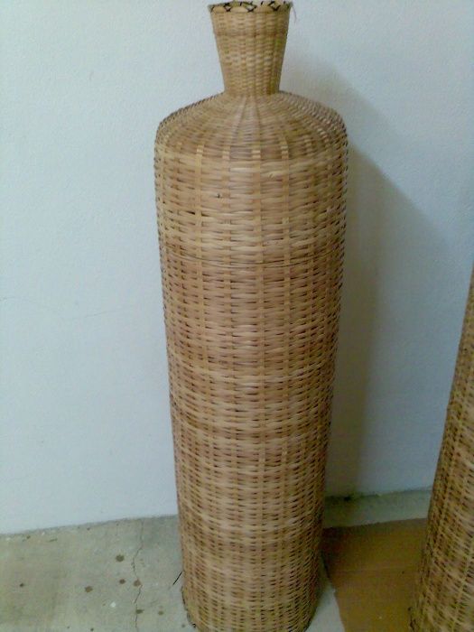 Conjunto de 9 garrafas em verga 132x28cm