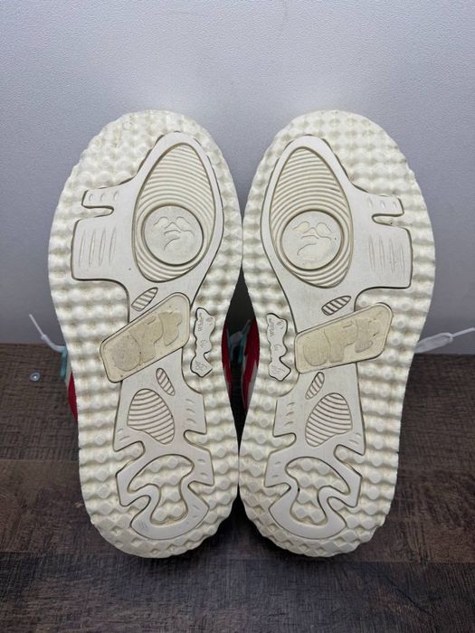 Off white sponge