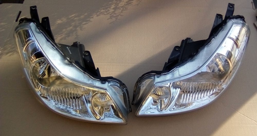 SUZUKI SX4 2006 -lampa przednia lewa + prawa komplet