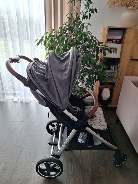 Wózek Petite&mars Royal | Używany | Bogate wyposażenie + akcesoria