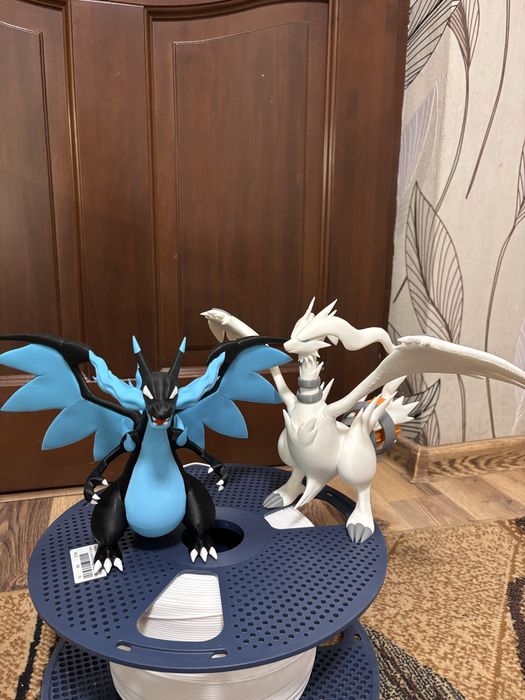 Reshiram figurka