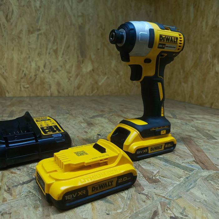 Zakrętarka dewalt dcf787