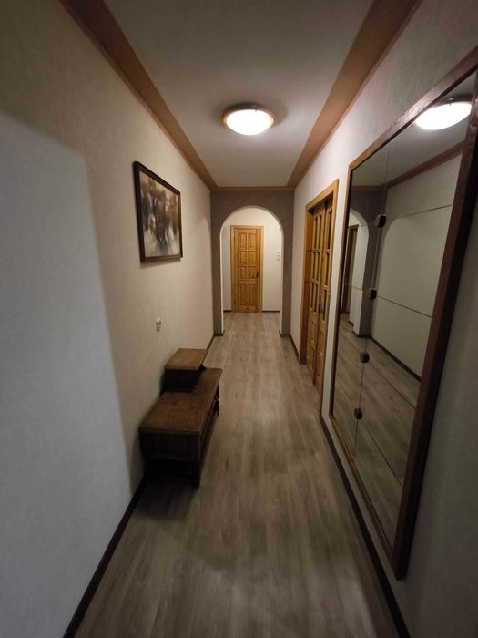 Здам простору 3-кімн квартиру з косм ремонтом у тихому центрі міста.