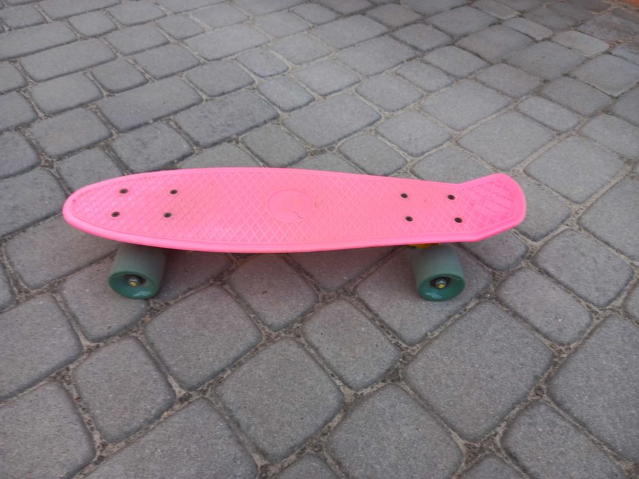 deskorolka Fishka -fuksja