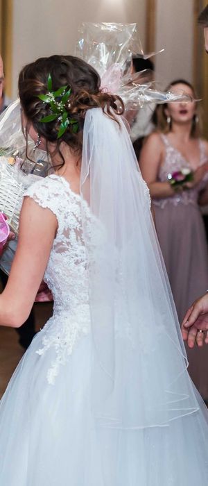 Suknia ślubna śnieżna biel