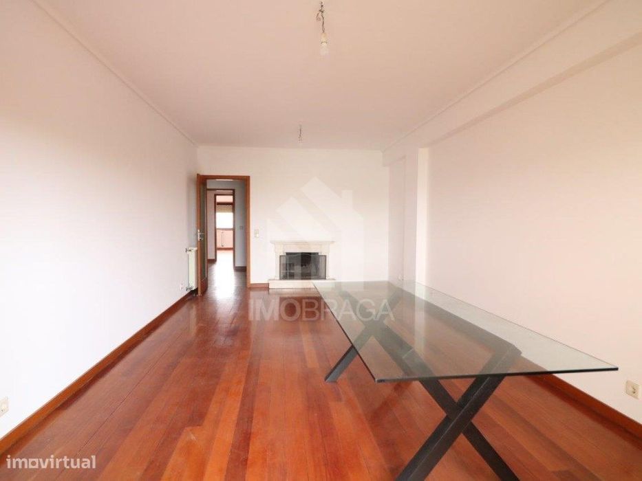 Venda Apartamento T2, em Lamaçães, Braga