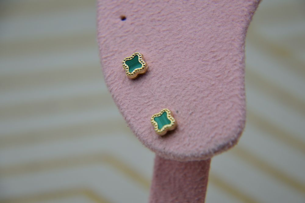 Nowe złote kolczyki koniczynki sztyfty zielone na wzór Van Cleef 5mm