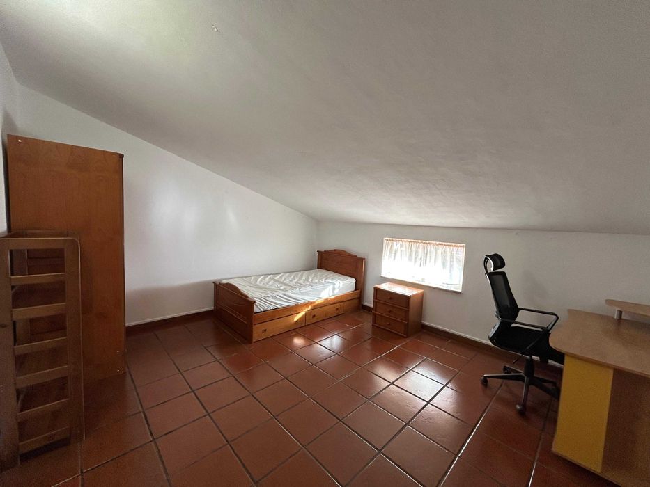 Quarto para Arrendar – Perto das Faculdades – Com recibo