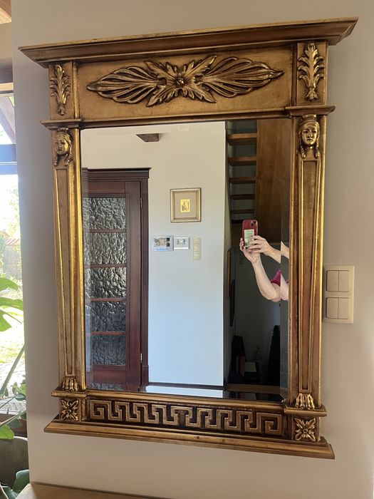 Złota konsola z lustrem z Patt Meble