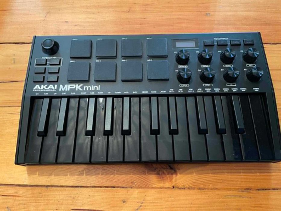 Kontroler MIDI AKAI