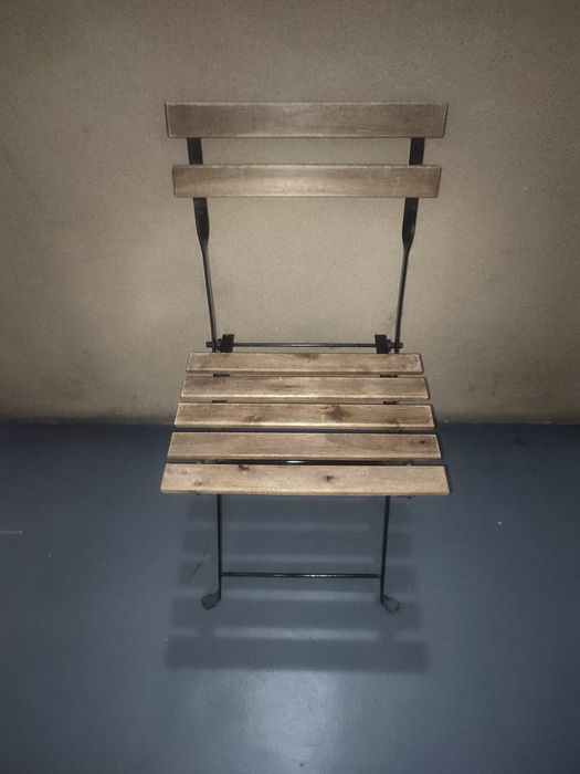 Mesa e 5 cadeiras desdobráveis