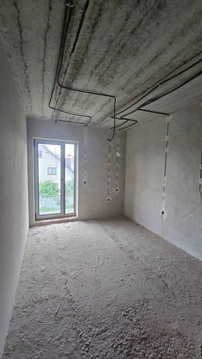 Продається добротний будинок у популярній серед покупців  локації