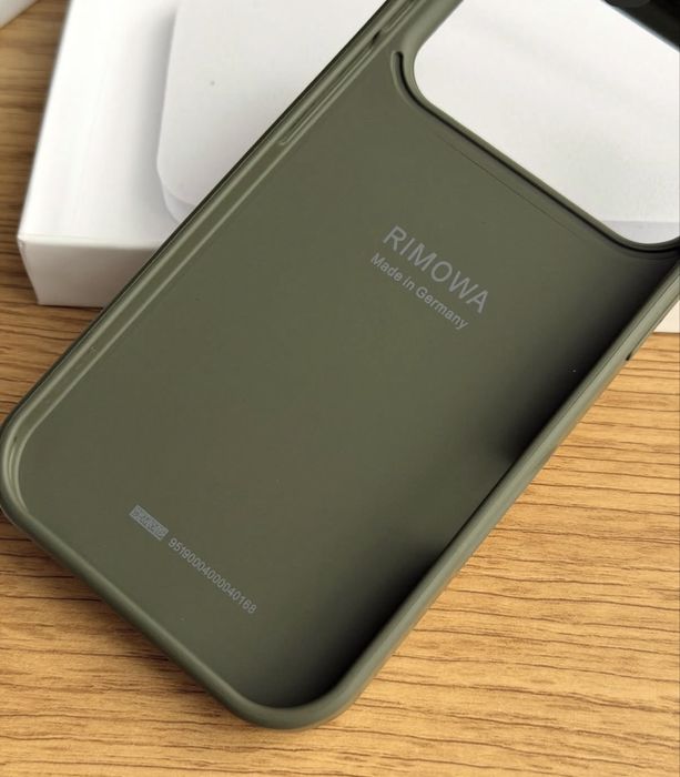 Чохол Rimowa  на  IPhone 17 Pro