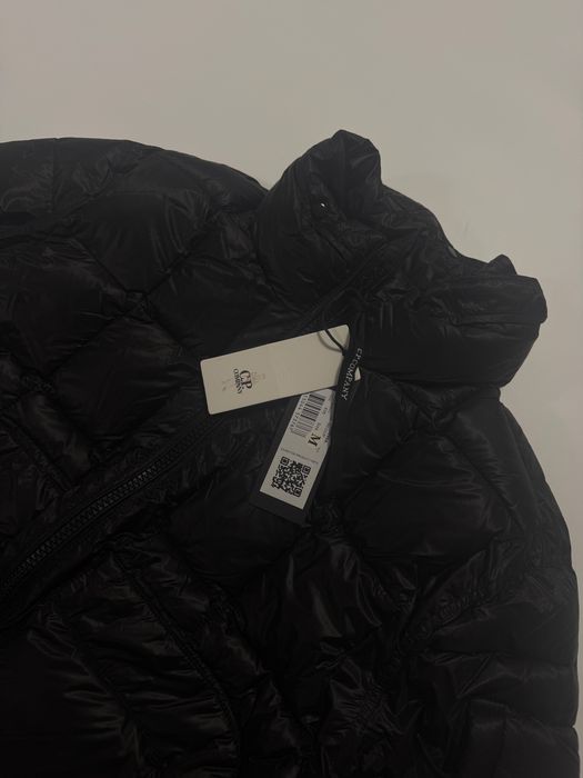 Пуховик C.P. Company з лайт капюшоном