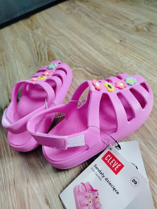 Sandałki dla dziewczynki