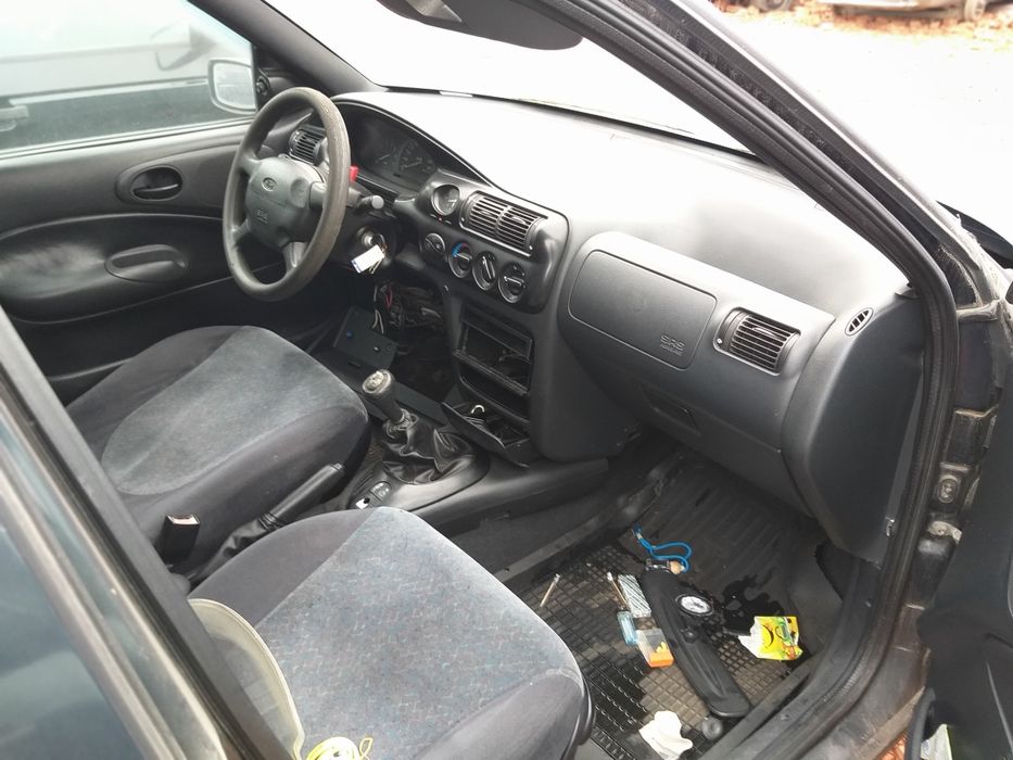 Капот форд эскорт 80$