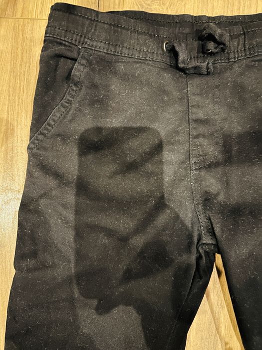 Joggerybchłopiece z miękkiego jeansu w rozkiarze 134
