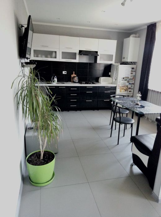 2 кімнатна квартира Окремий вхід Двір Довгостроково